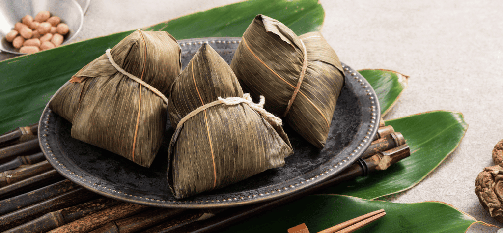 Panier avec des zongzi