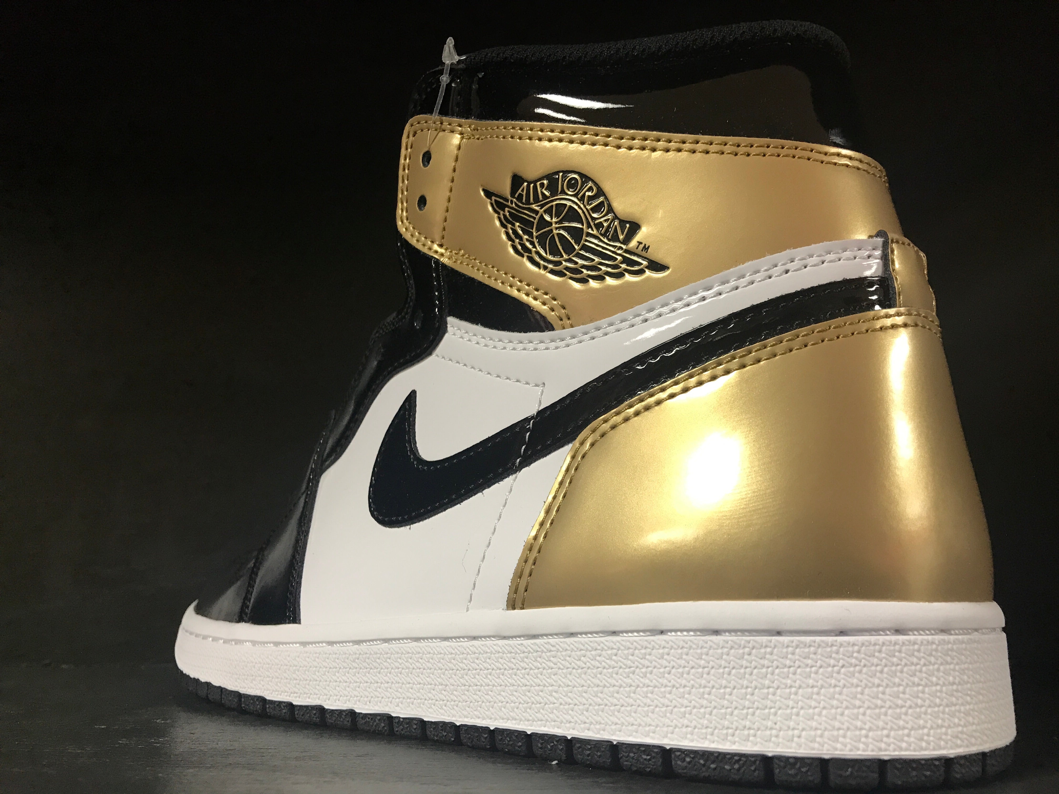 Air Jordan 1 Retro High OG NRG ‘Gold Toe – sneaker plugz