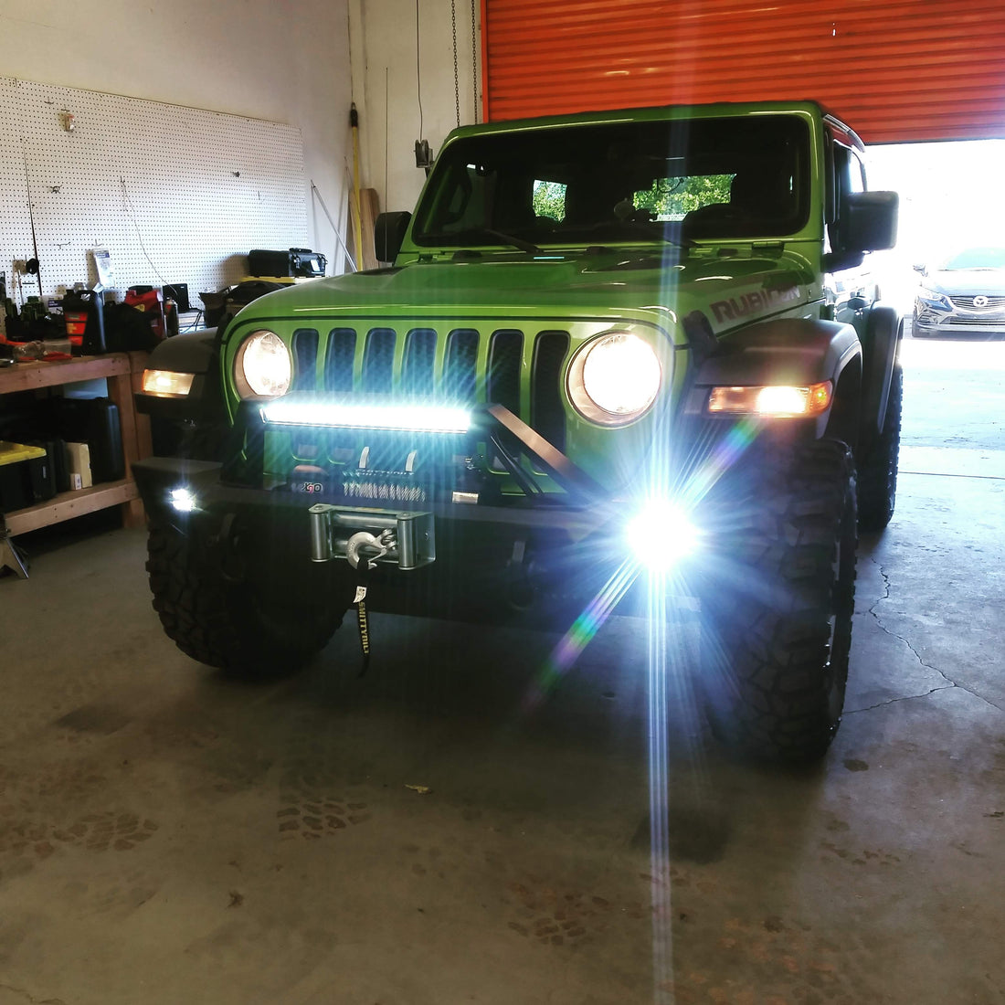 Jeep JL, Rough Country Front Bumper, Lights, Smittybilt Winch