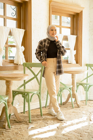 outfit kemeja flannel hijab