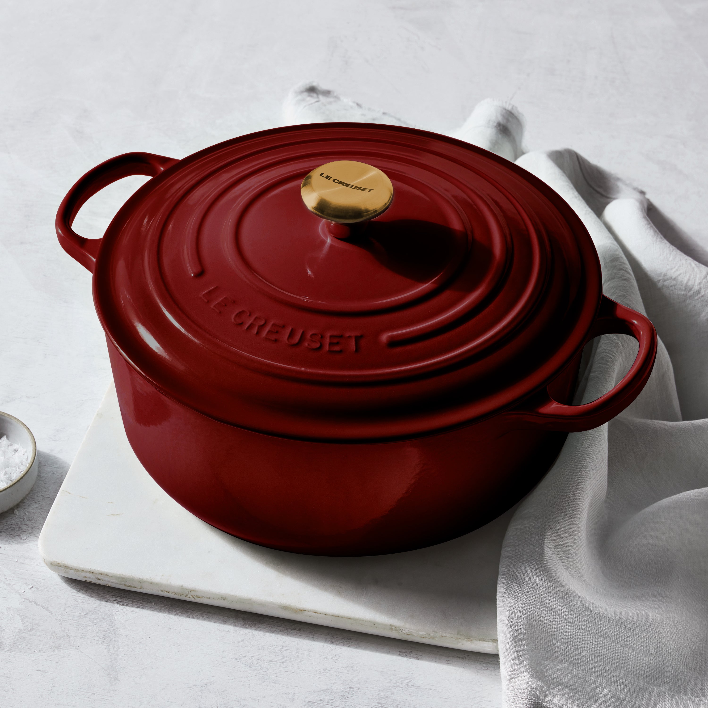 Le Creuset Signature Cast Iron 5.5-quart Rhone Round Dutch Oven