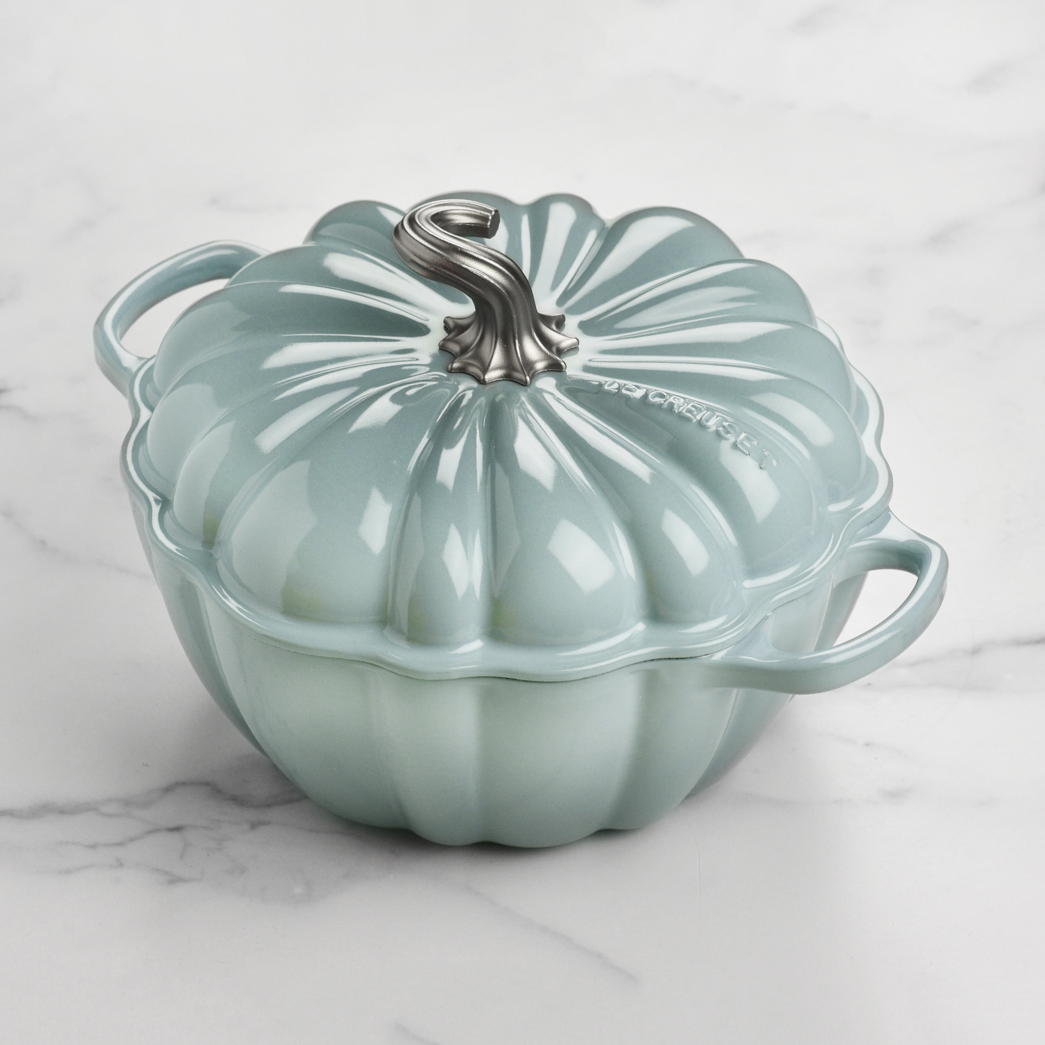 Le Creuset Signature Cast Iron 4-quart Sea Salt Pumpkin Cocotte