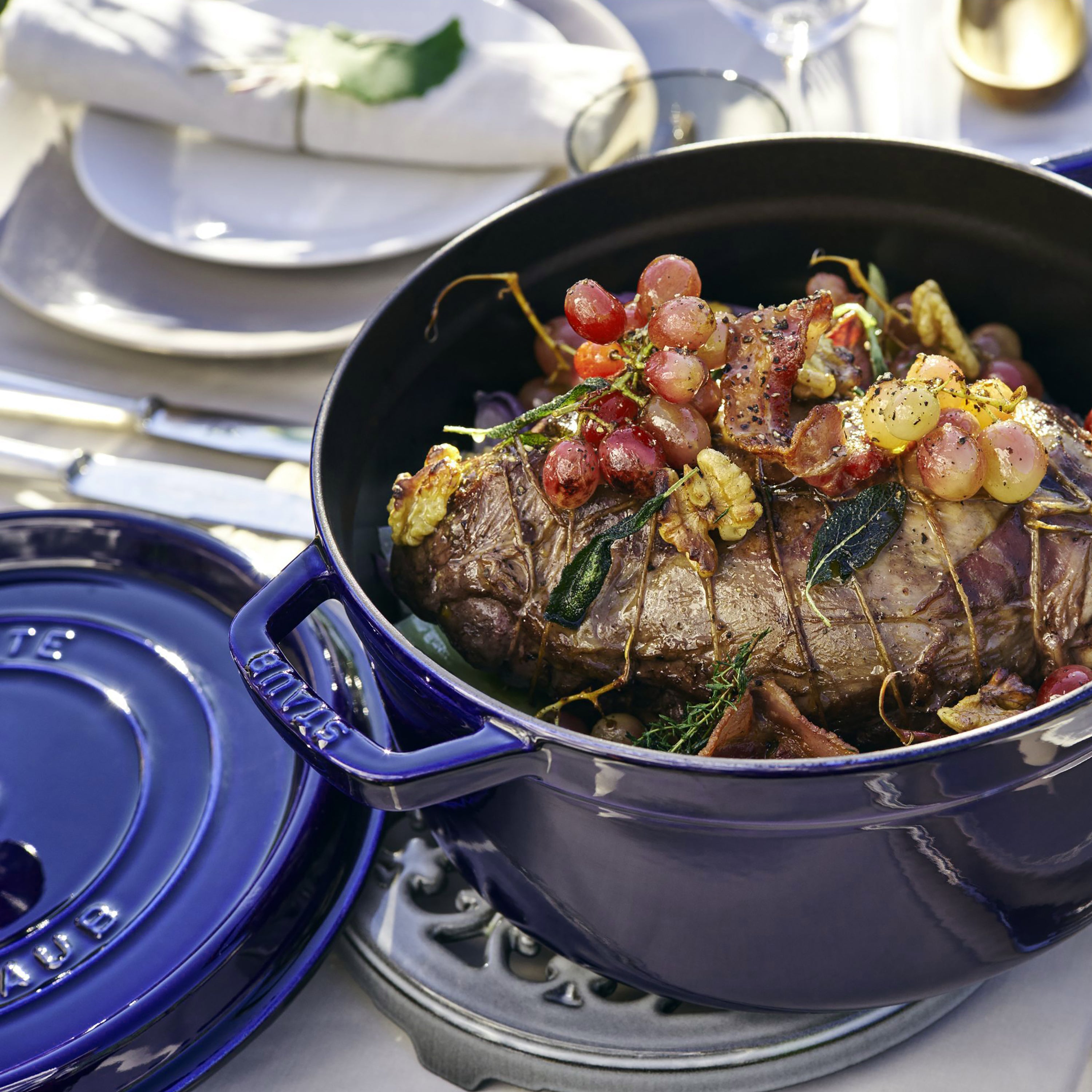 Staub 5.5-quart Sapphire Blue Round Dutch Oven