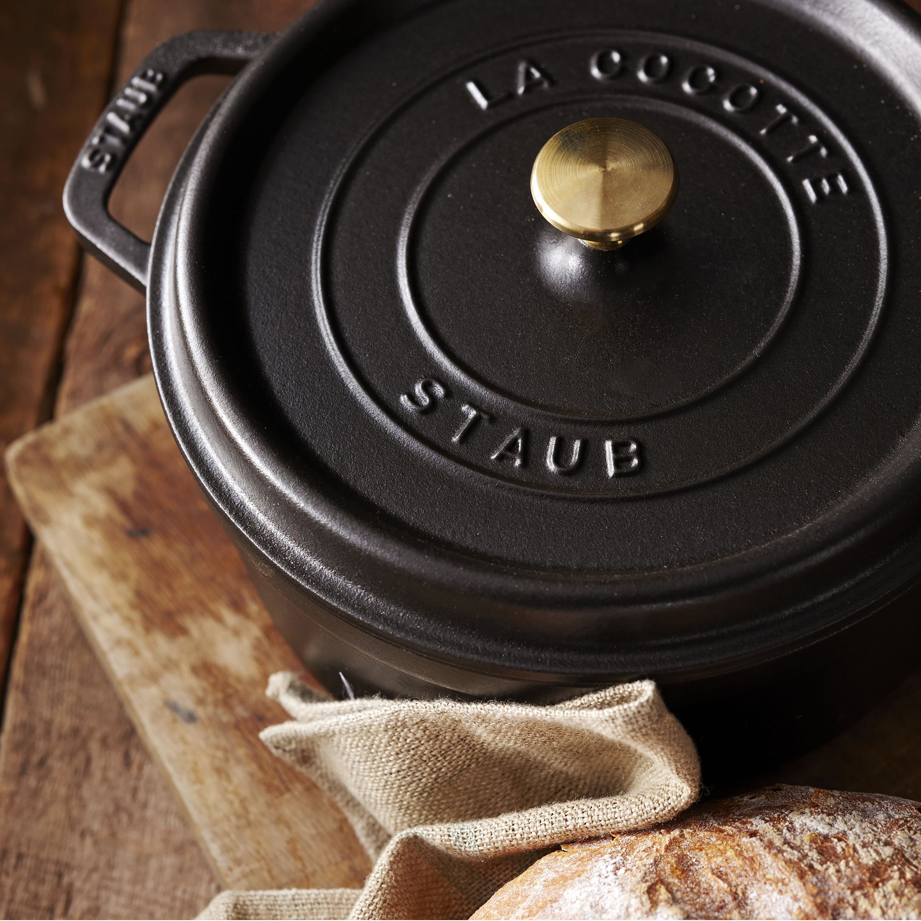 Staub 13.25-quart Matte Black Round Dutch Oven