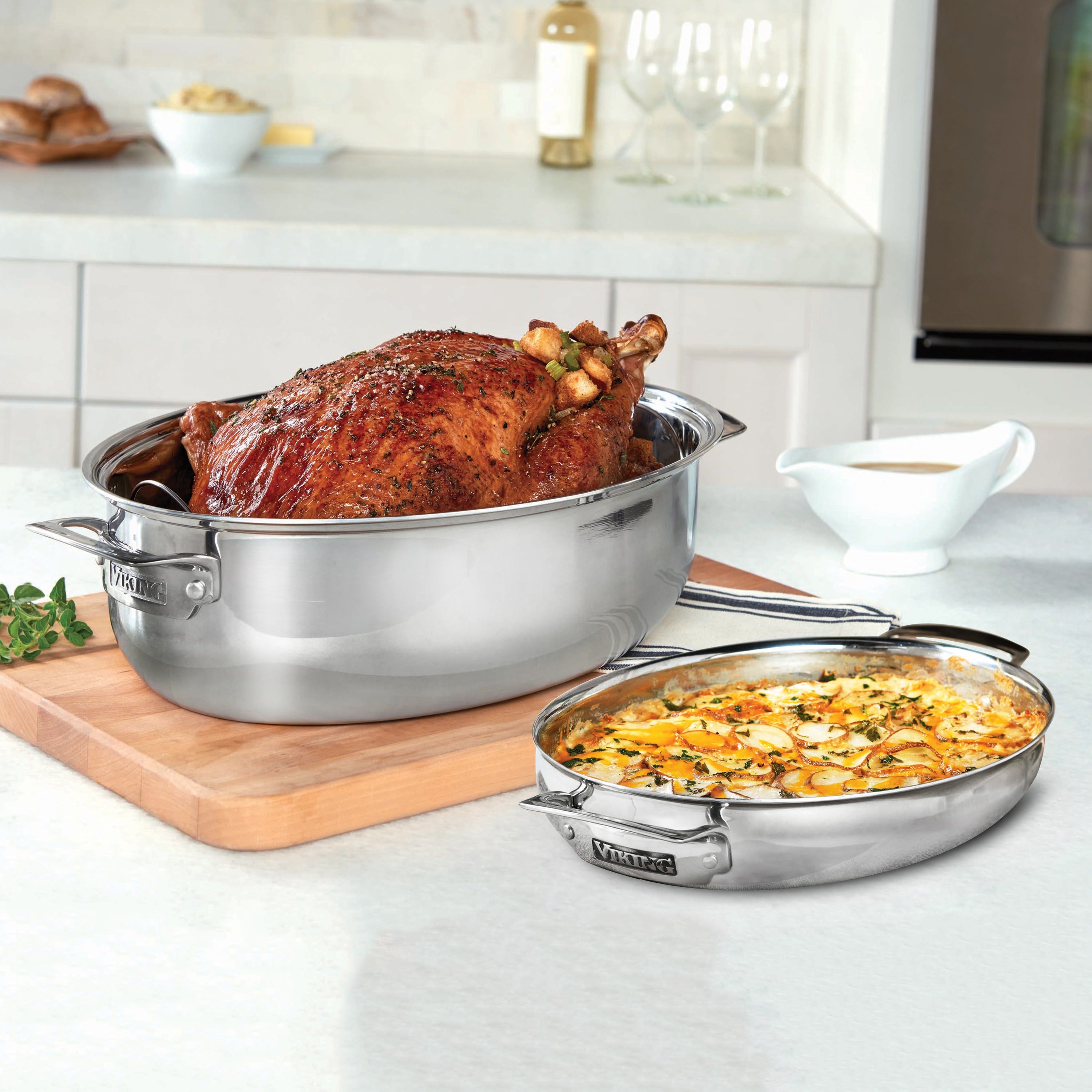 Viking 8.5-quart Tri-Ply Oval Multi Roaster with Induction Lid & Rack