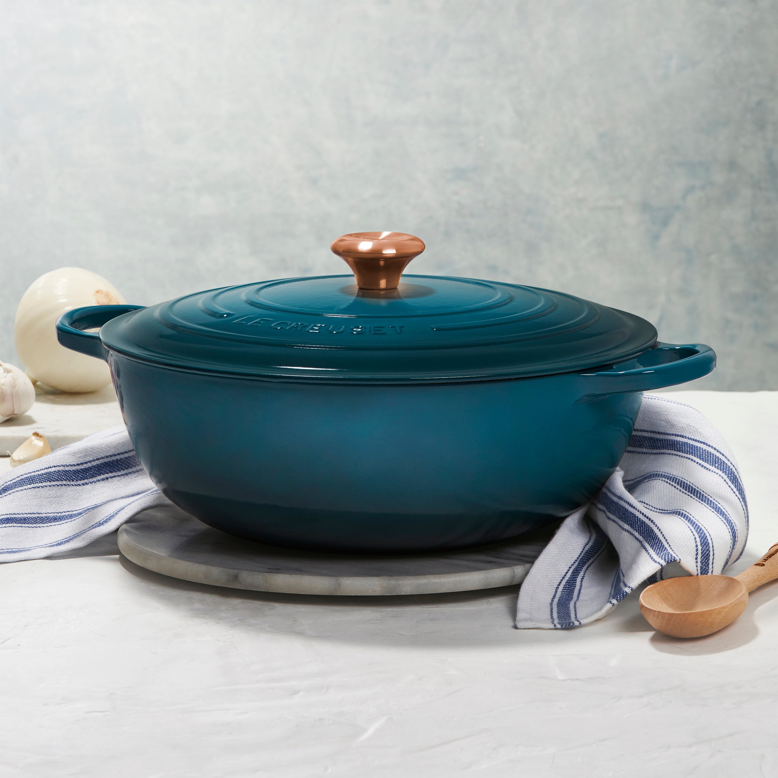 Le Creuset Signature Cast Iron 7.5-quart Deep Teal Chef's Oven with Copper Knob