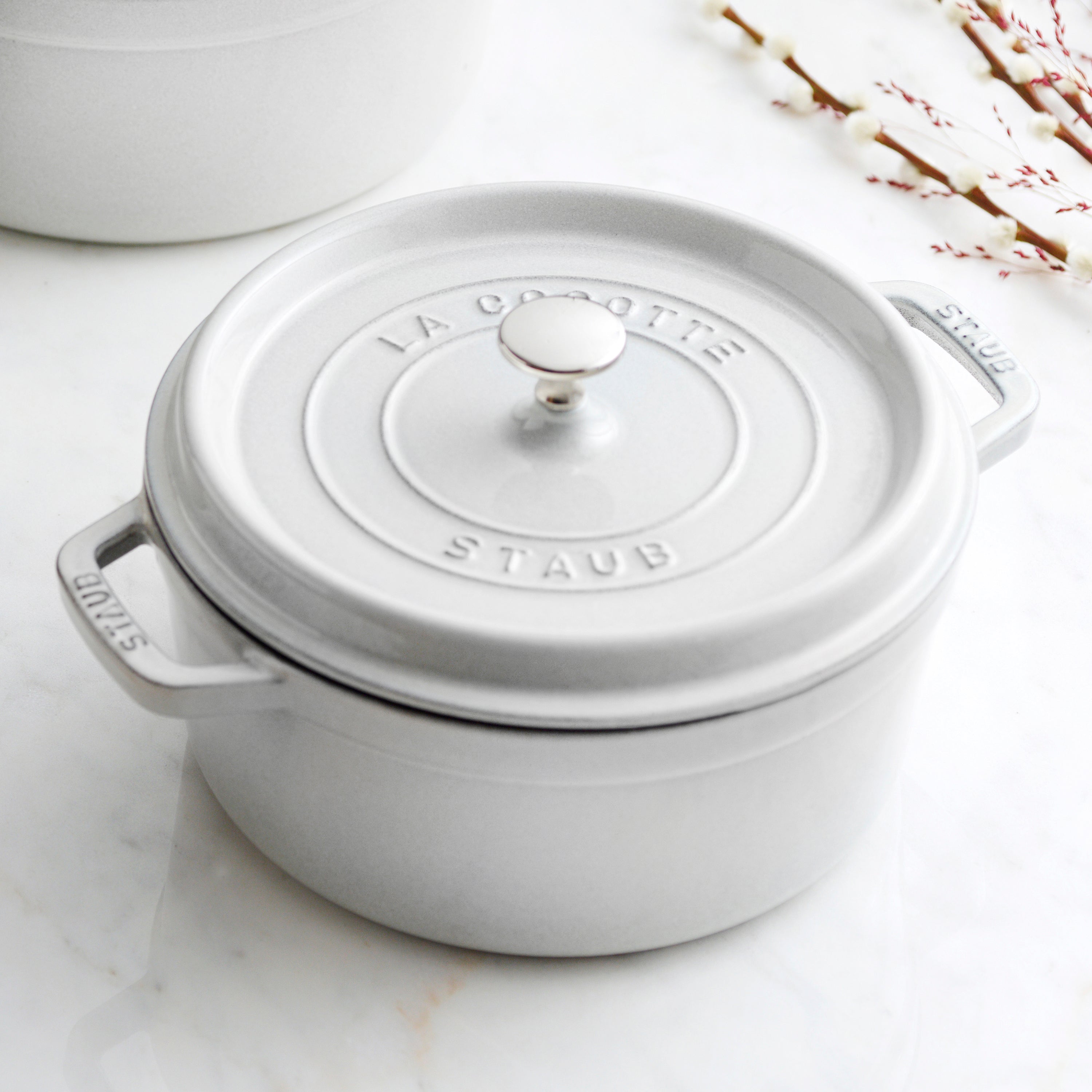 Staub 7-quart White Round Dutch Oven