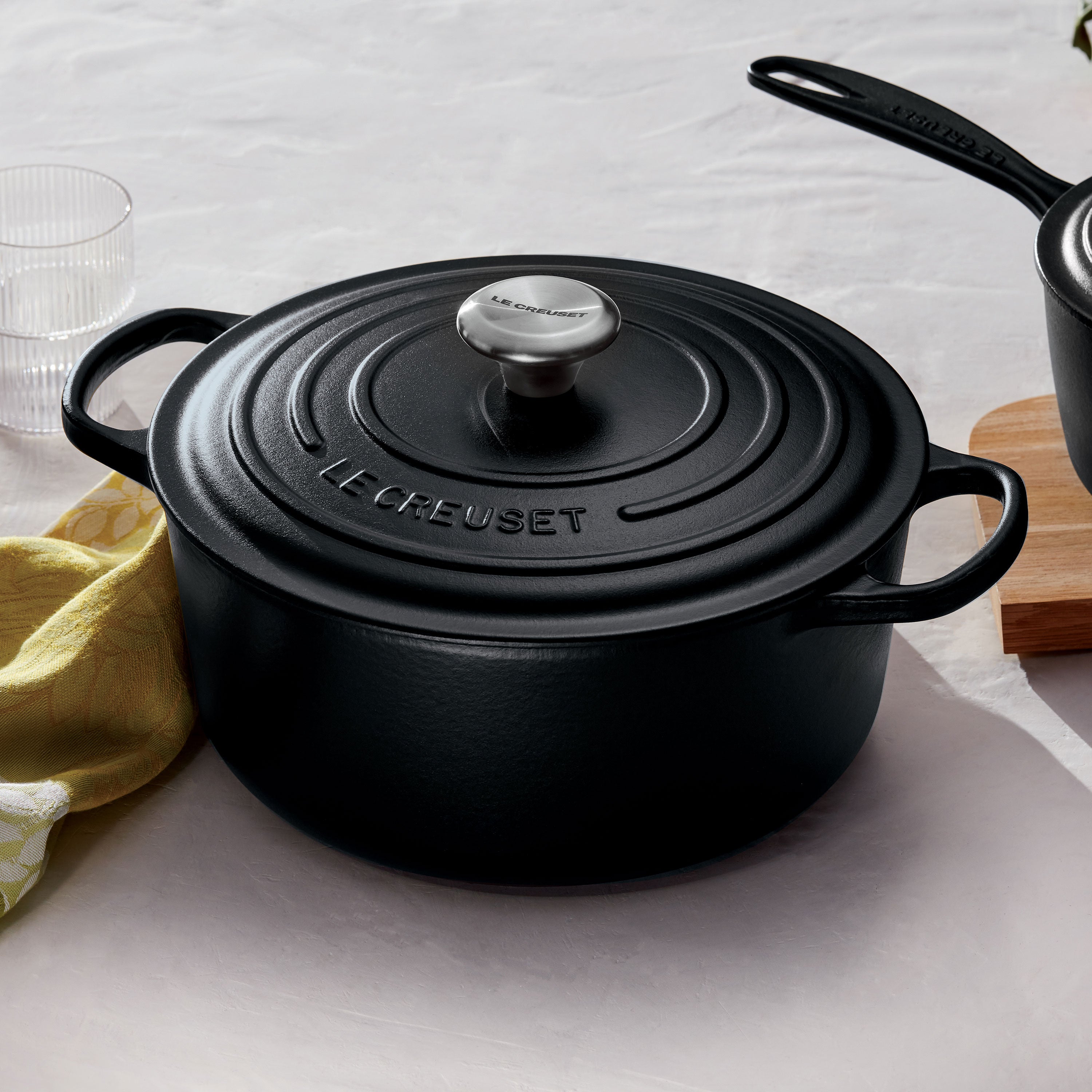 Le Creuset Signature Cast Iron 7.25-quart Licorice Round Dutch Oven