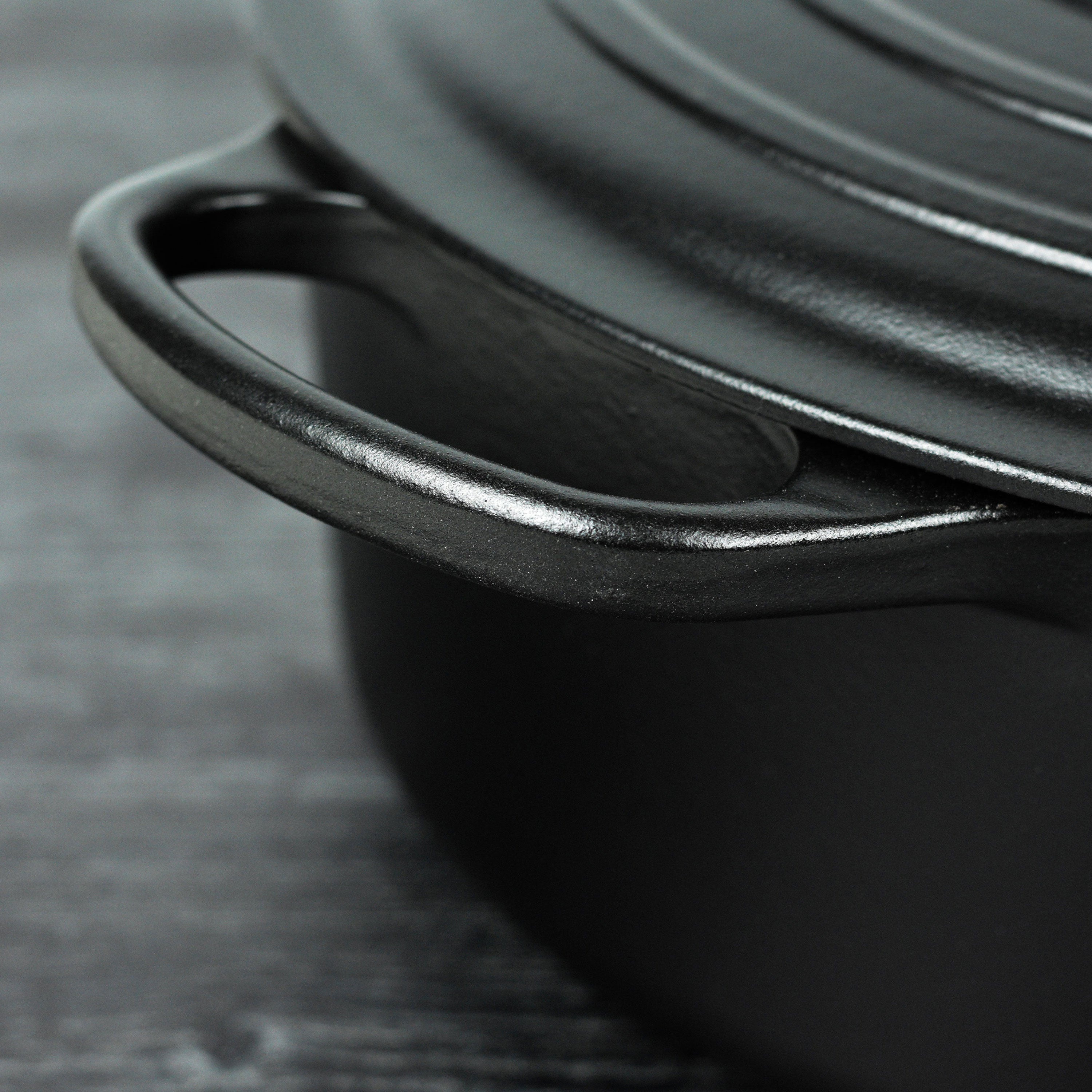 Le Creuset Signature Cast Iron 6.75-quart Licorice Oval Dutch Oven