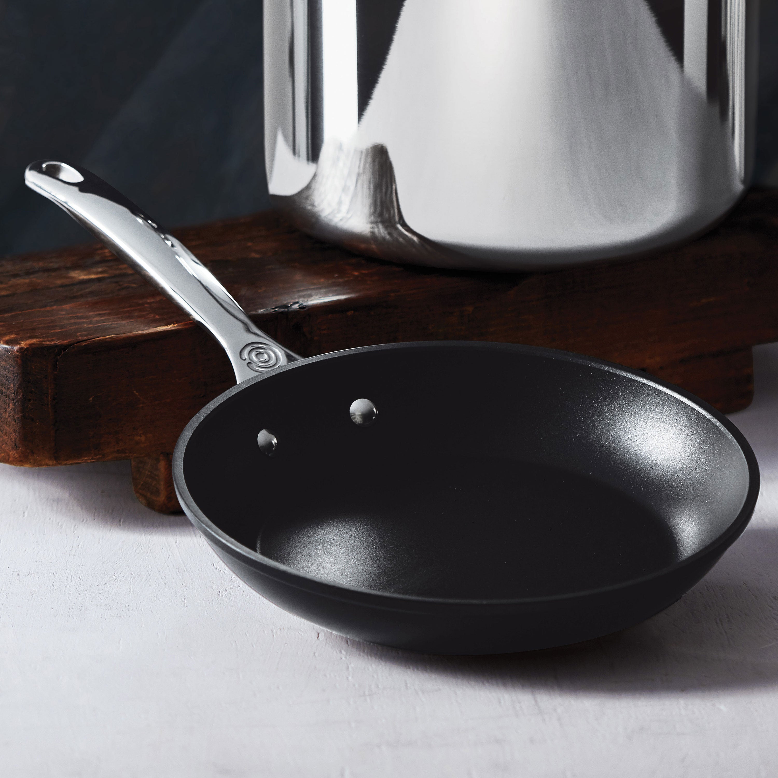 Le Creuset Toughened Nonstick Pro 8