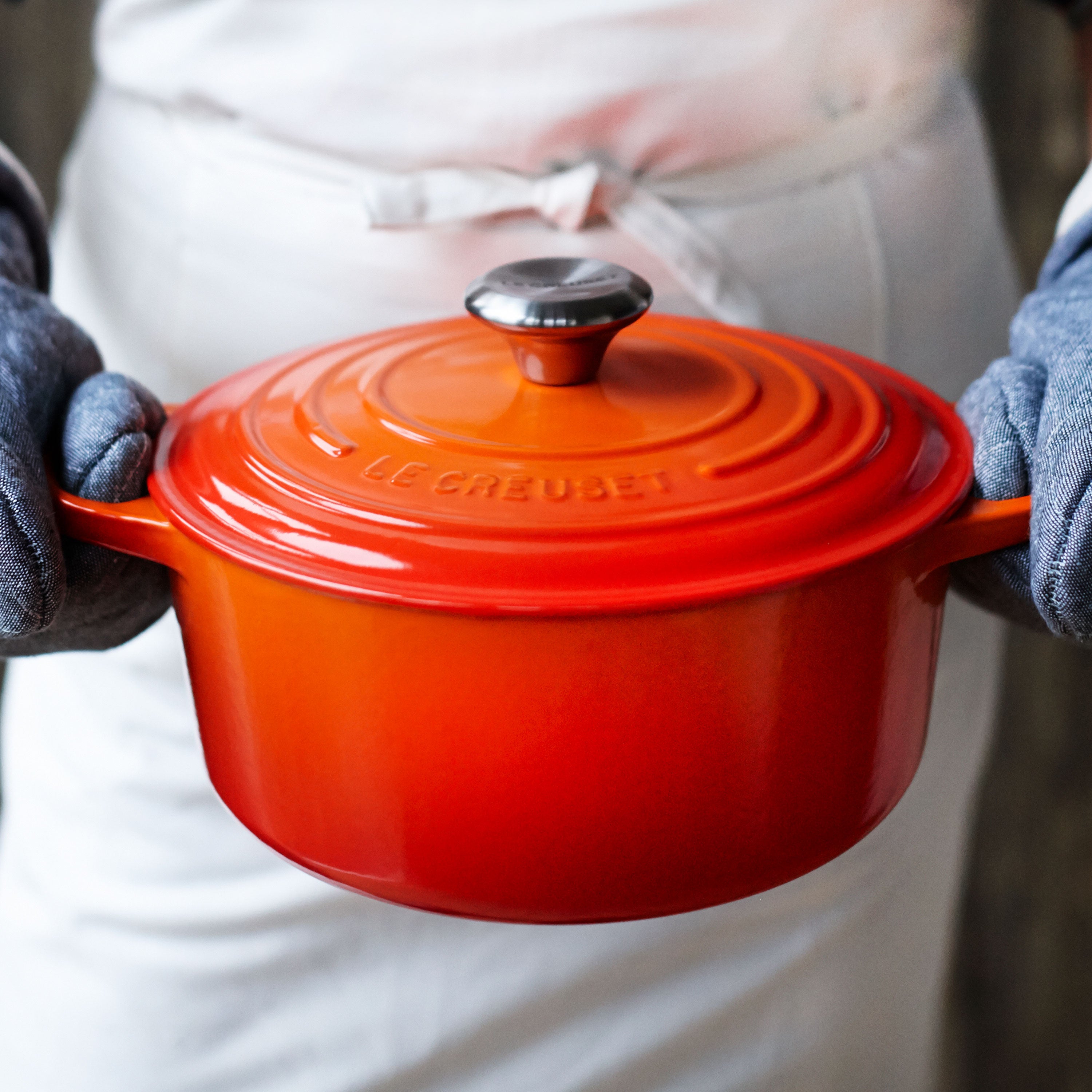 Le Creuset Signature Cast Iron 7.25-quart Flame Round Dutch Oven