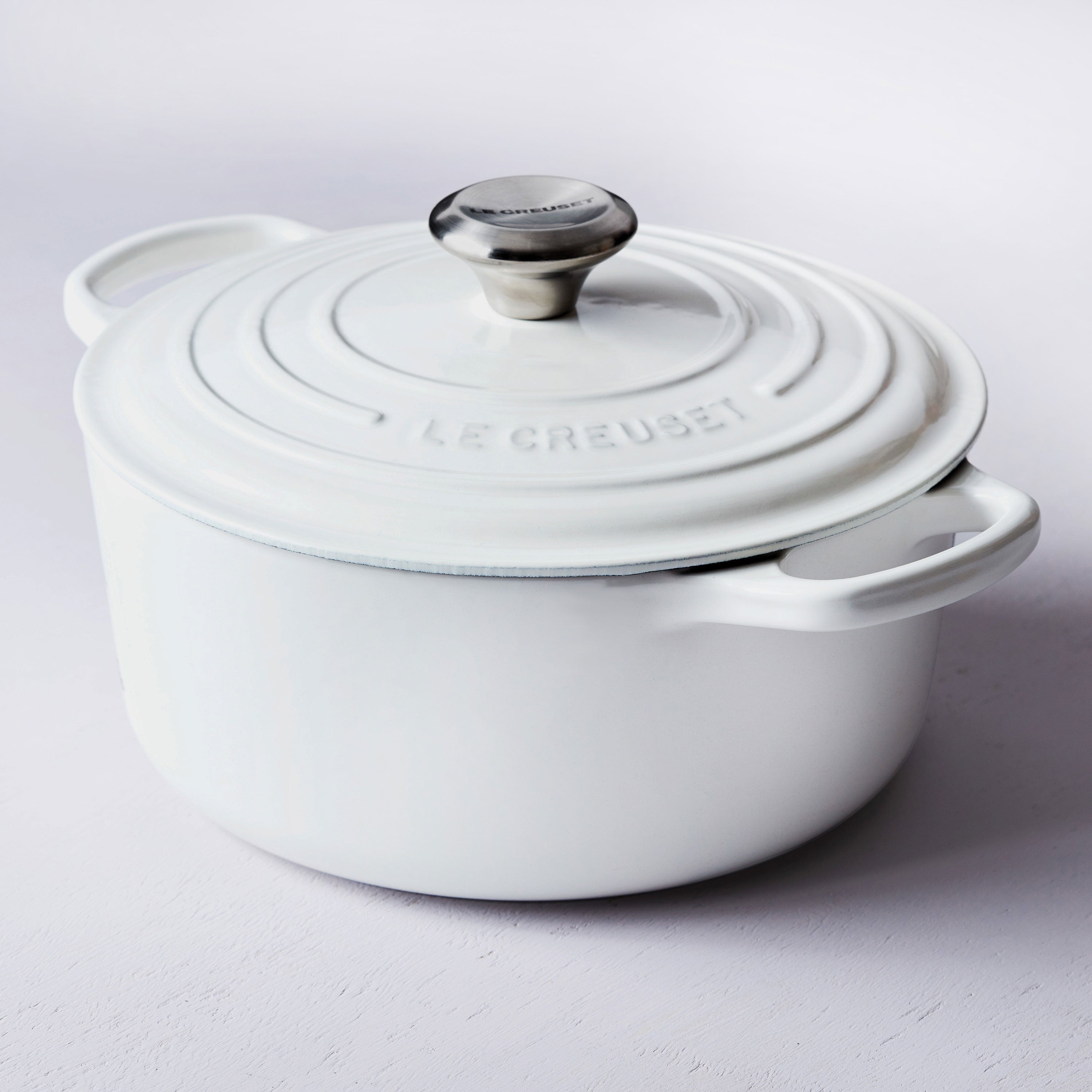 Le Creuset Signature Cast Iron 3.5-quart White Round Dutch Oven