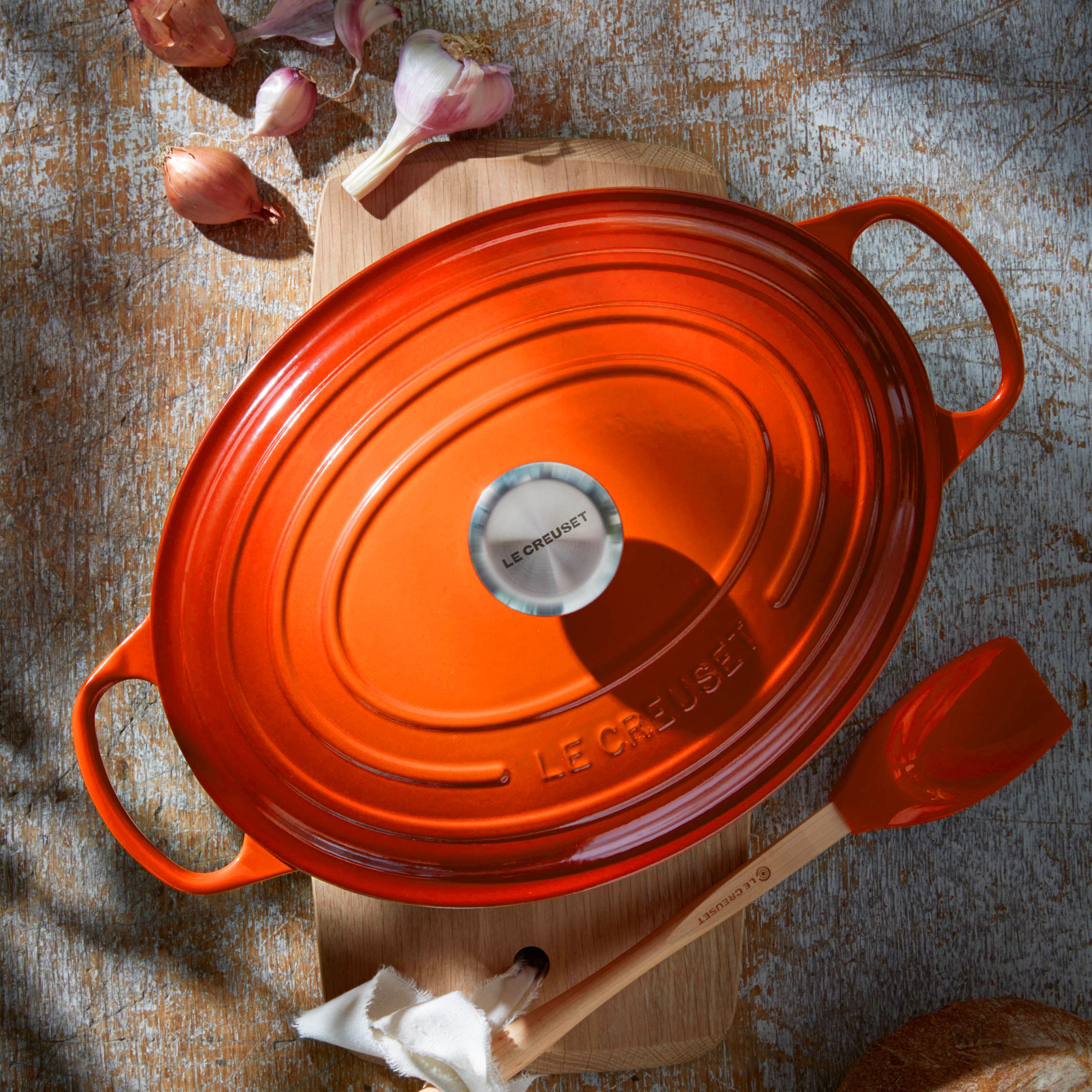 Le Creuset Signature Cast Iron 5-quart Flame Oval Dutch Oven