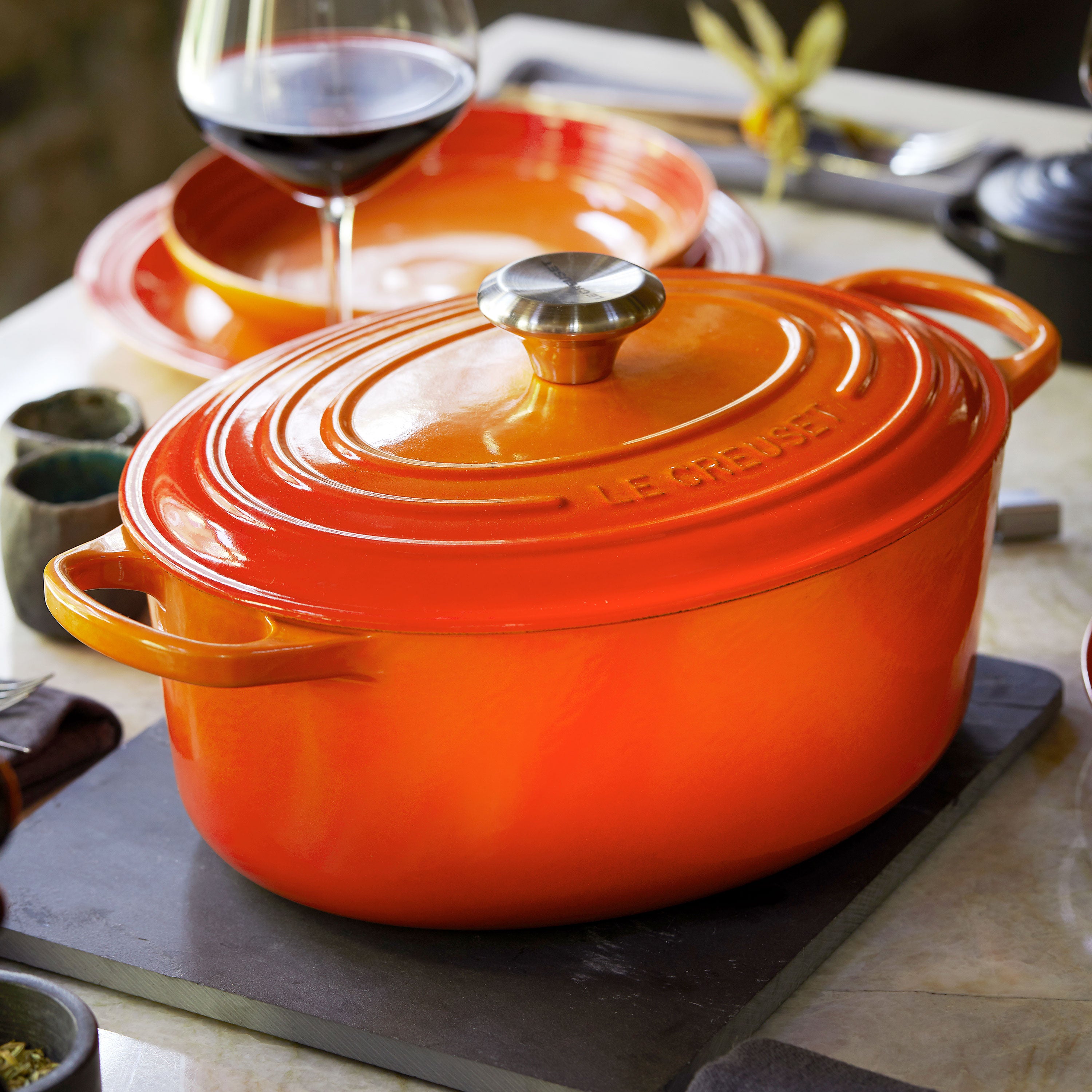 Le Creuset Signature Cast Iron 9.5-quart Flame Oval Dutch Oven