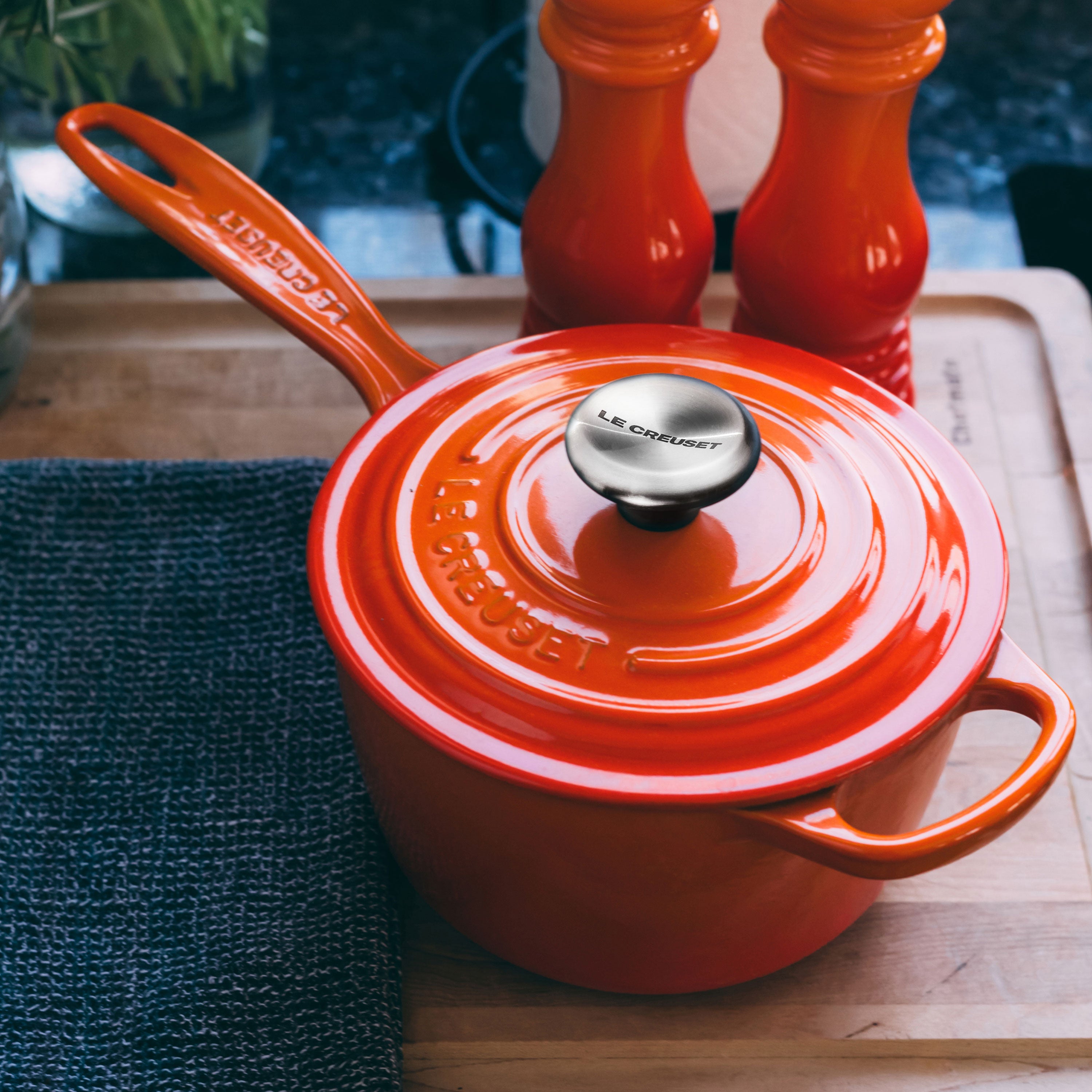 Le Creuset Signature Cast Iron 2.25-quart Flame Saucepan