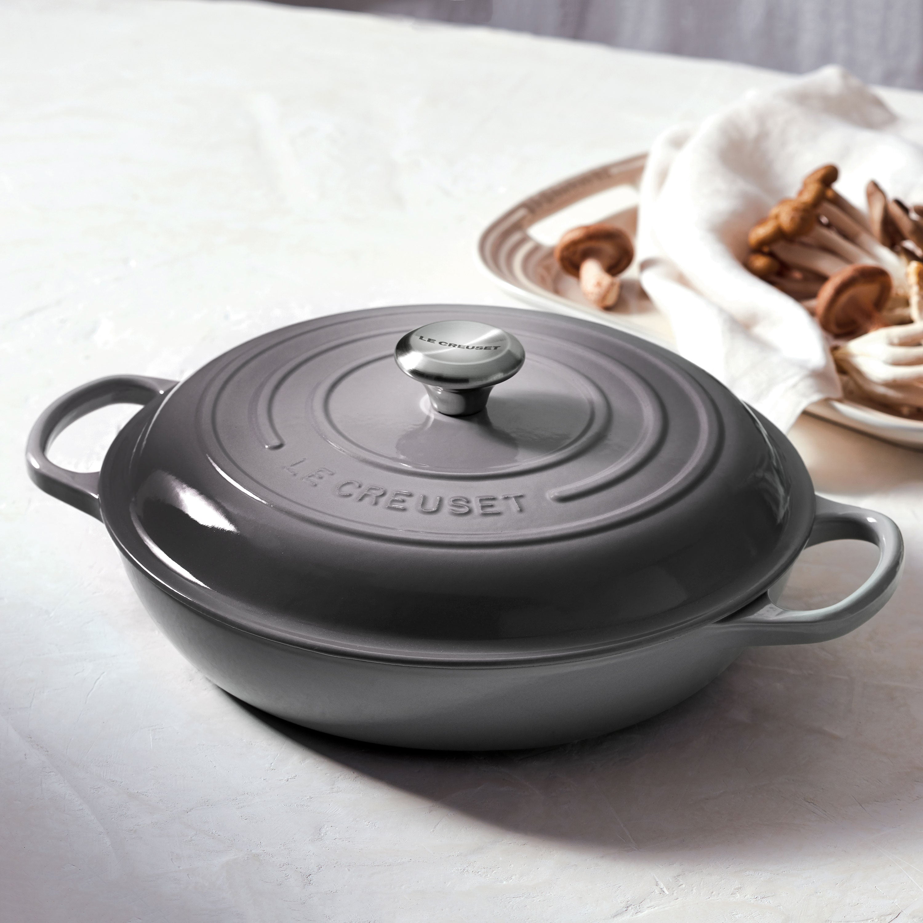 Le Creuset Signature Cast Iron 3.5-quart Oyster Braiser