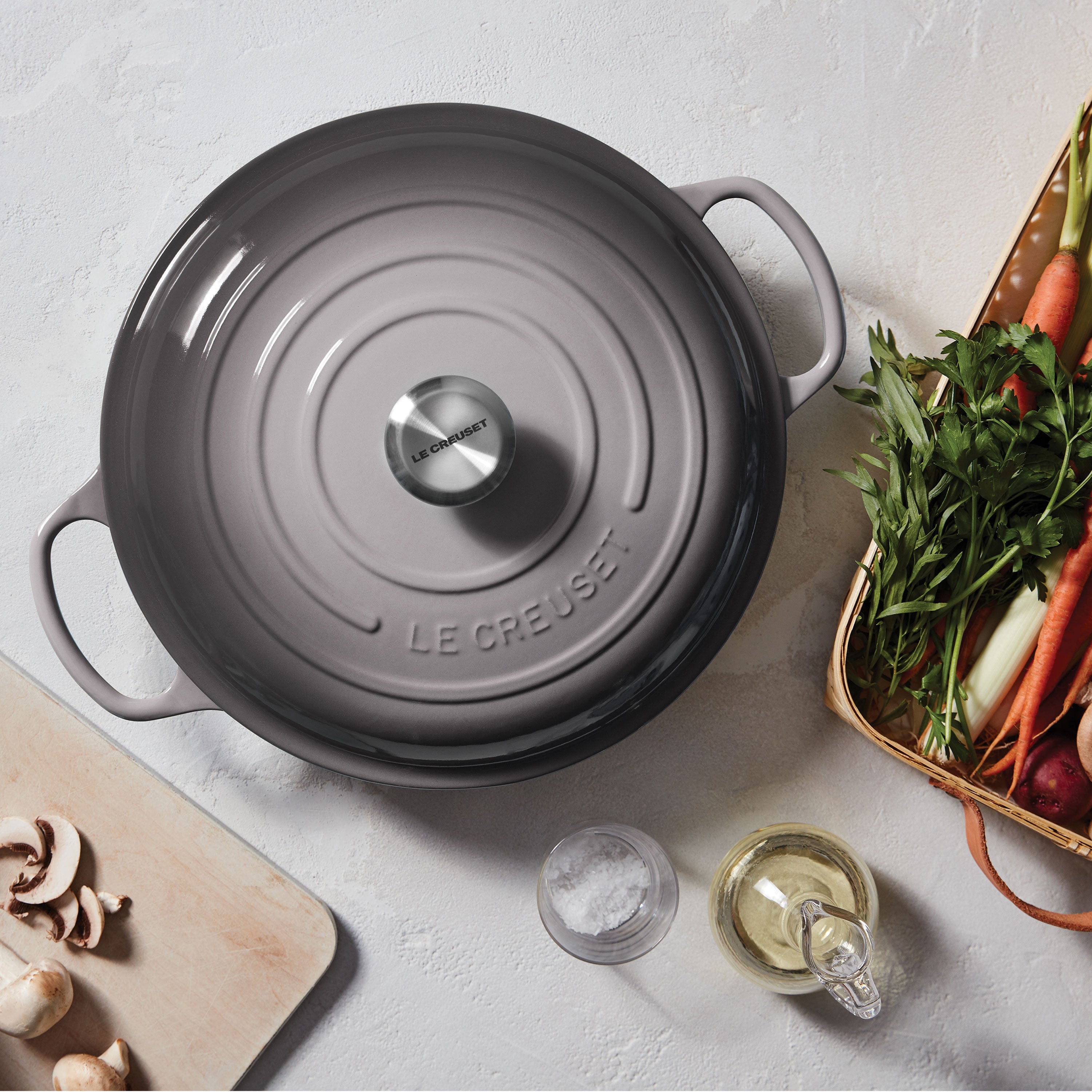 Le Creuset Signature Cast Iron 5-quart Oyster Braiser