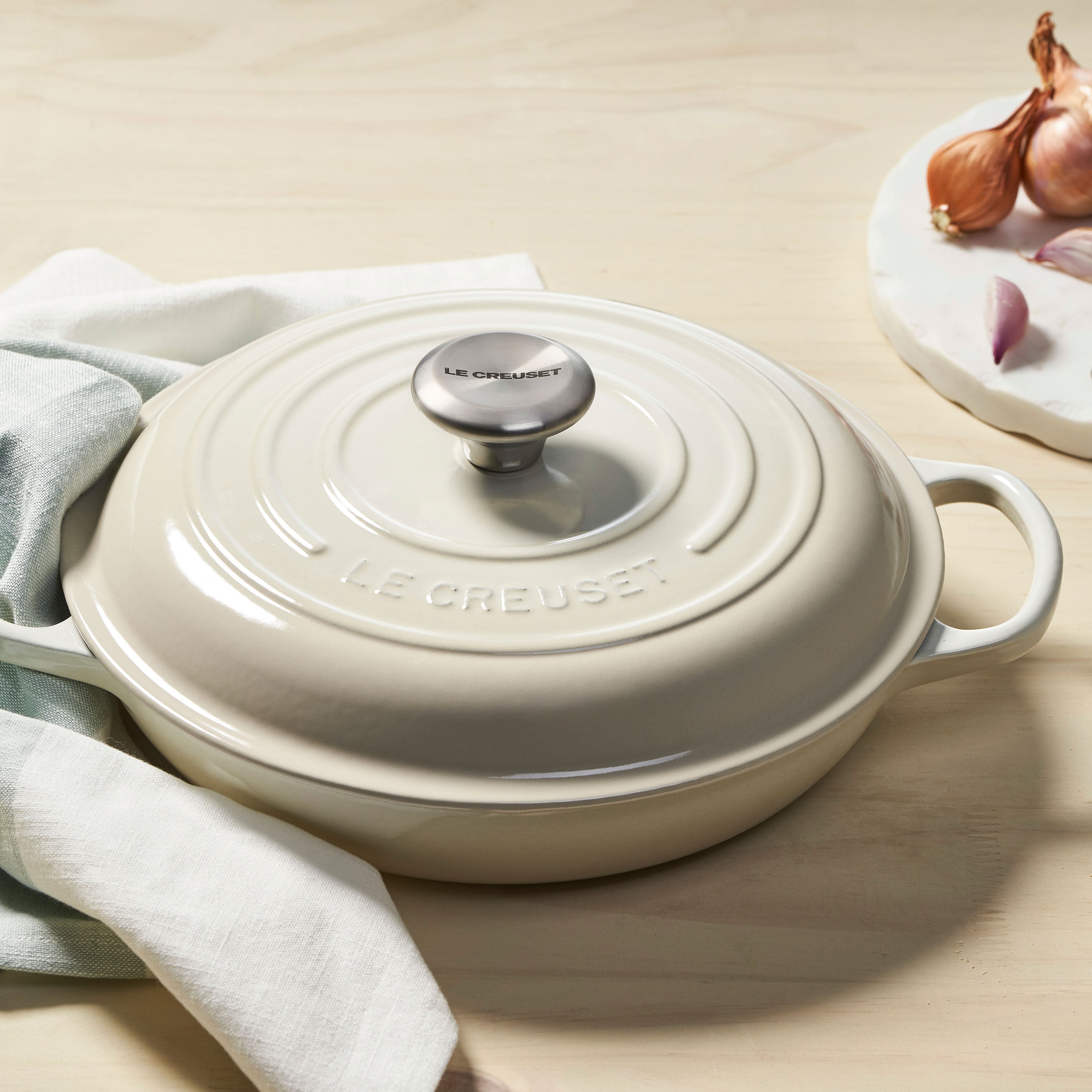 Le Creuset Signature Cast Iron 5-quart Meringue Braiser