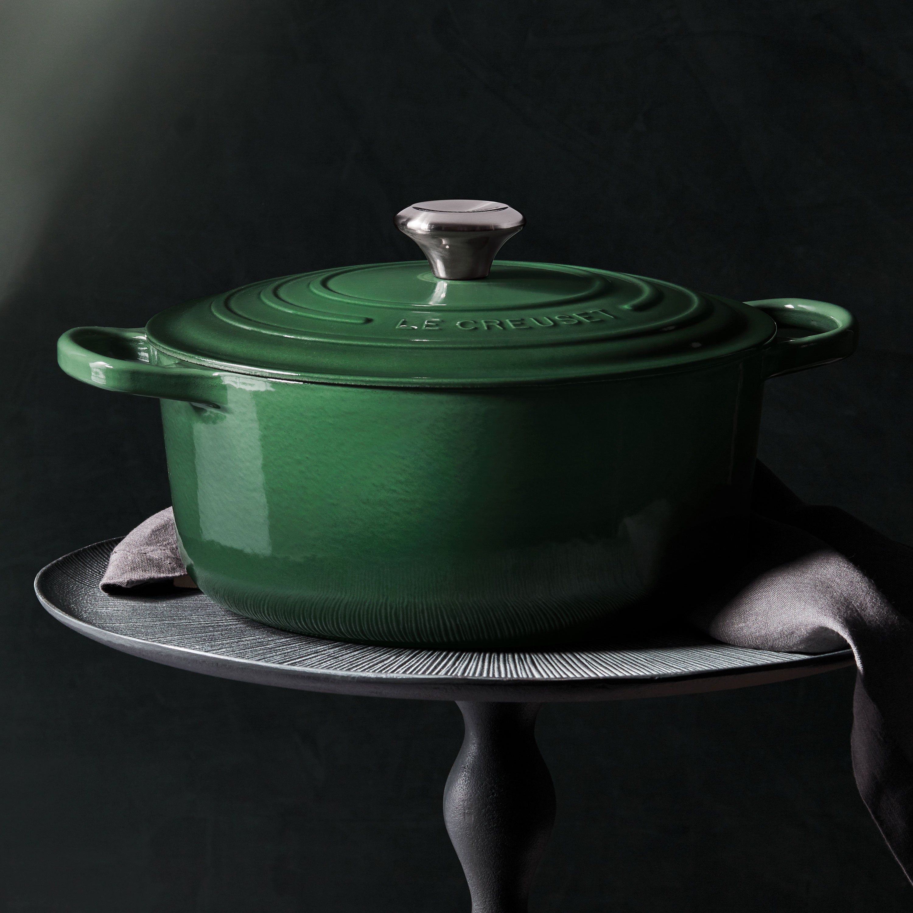 Le Creuset Signature Cast Iron 7.25-quart Artichaut Round Dutch Oven