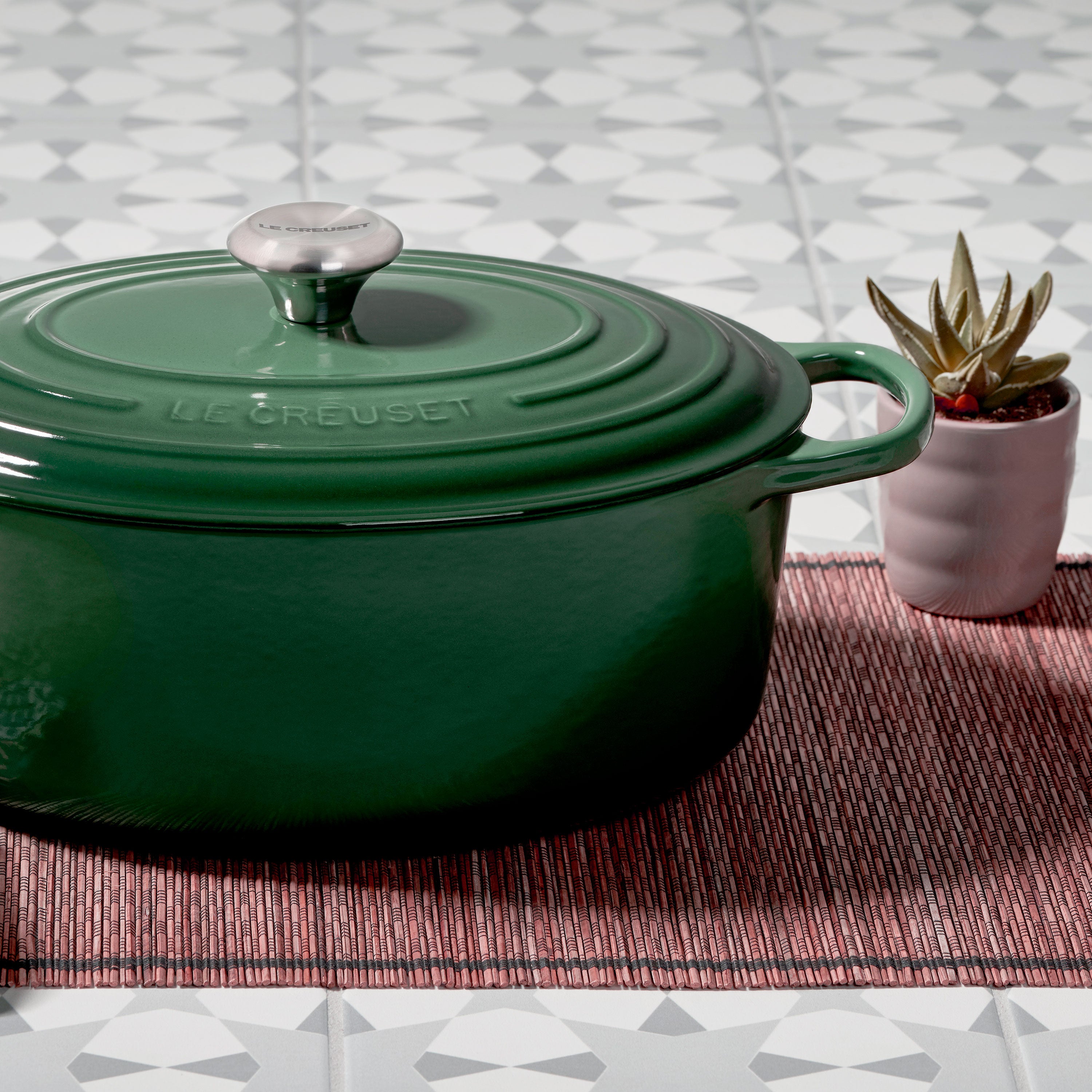 Le Creuset Signature Cast Iron 7.25-quart Artichaut Round Dutch Oven