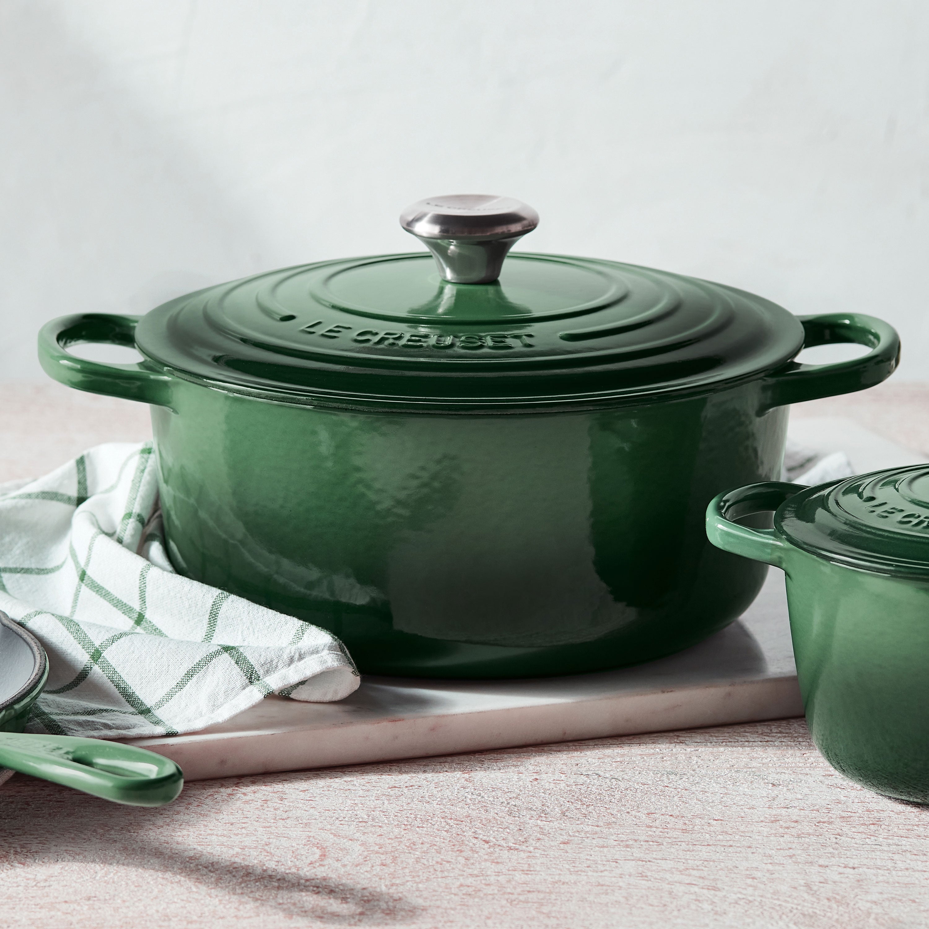 Le Creuset Signature Cast Iron 9-quart Artichaut Round Dutch Oven