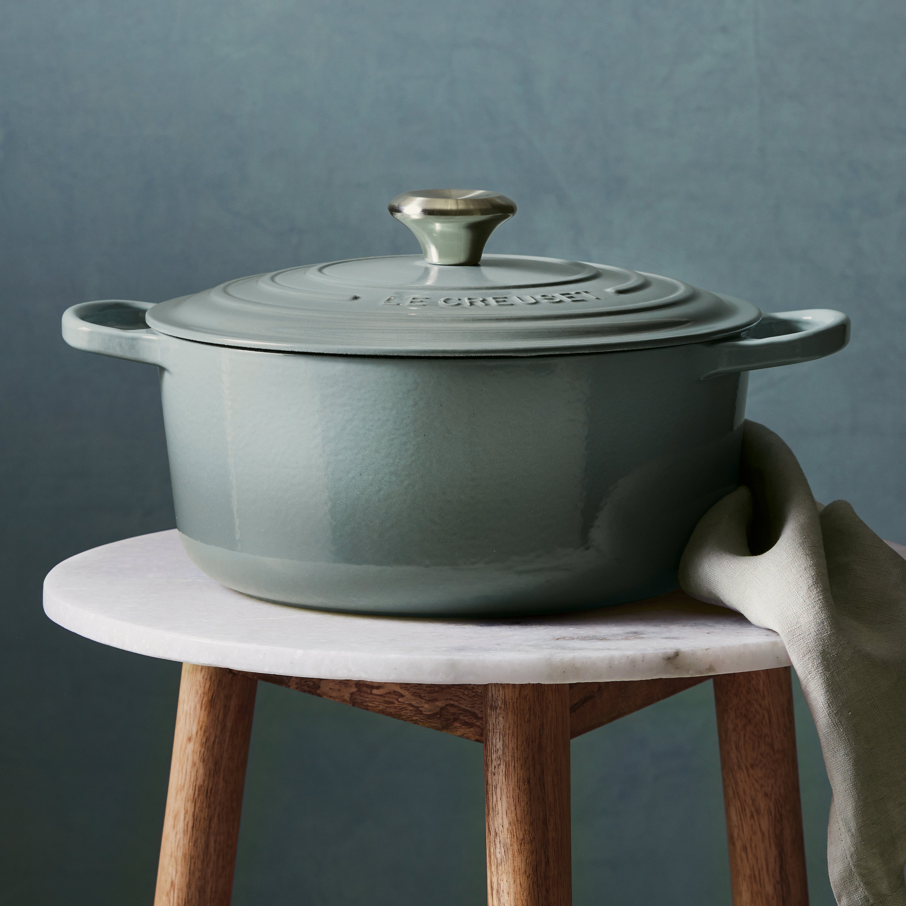 Le Creuset Signature Cast Iron 7.25-quart Sea Salt Round Dutch Oven