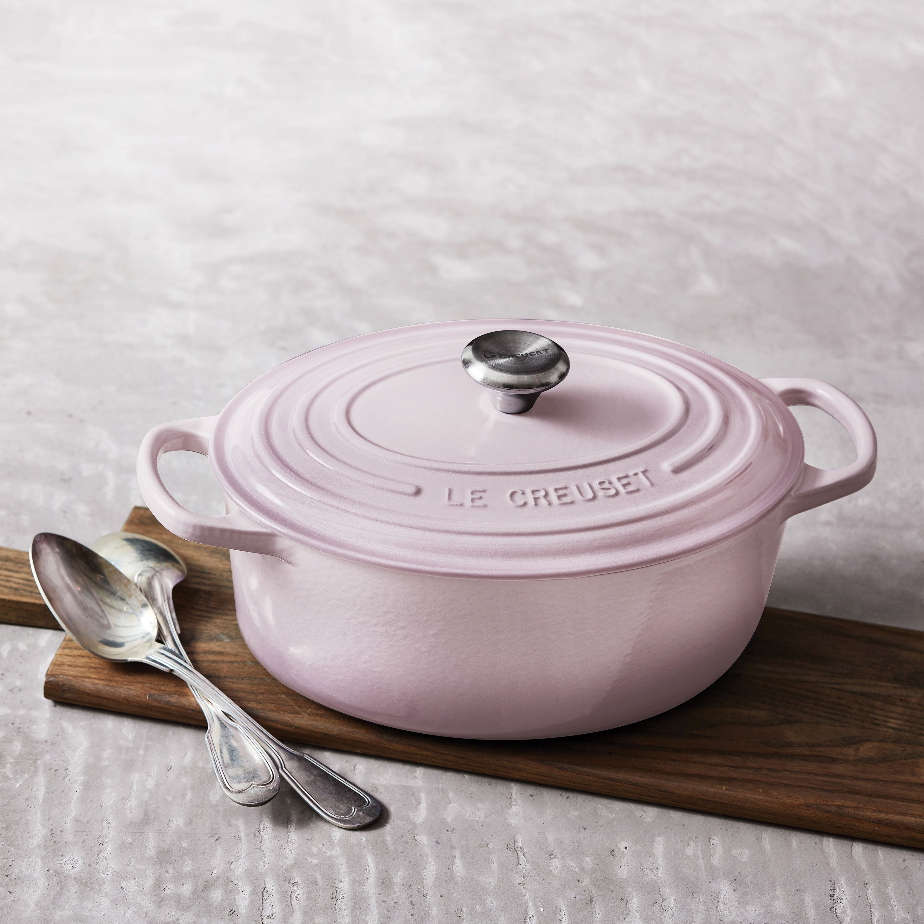 Le Creuset Signature Cast Iron 6.75-quart Shallot Oval Dutch Oven