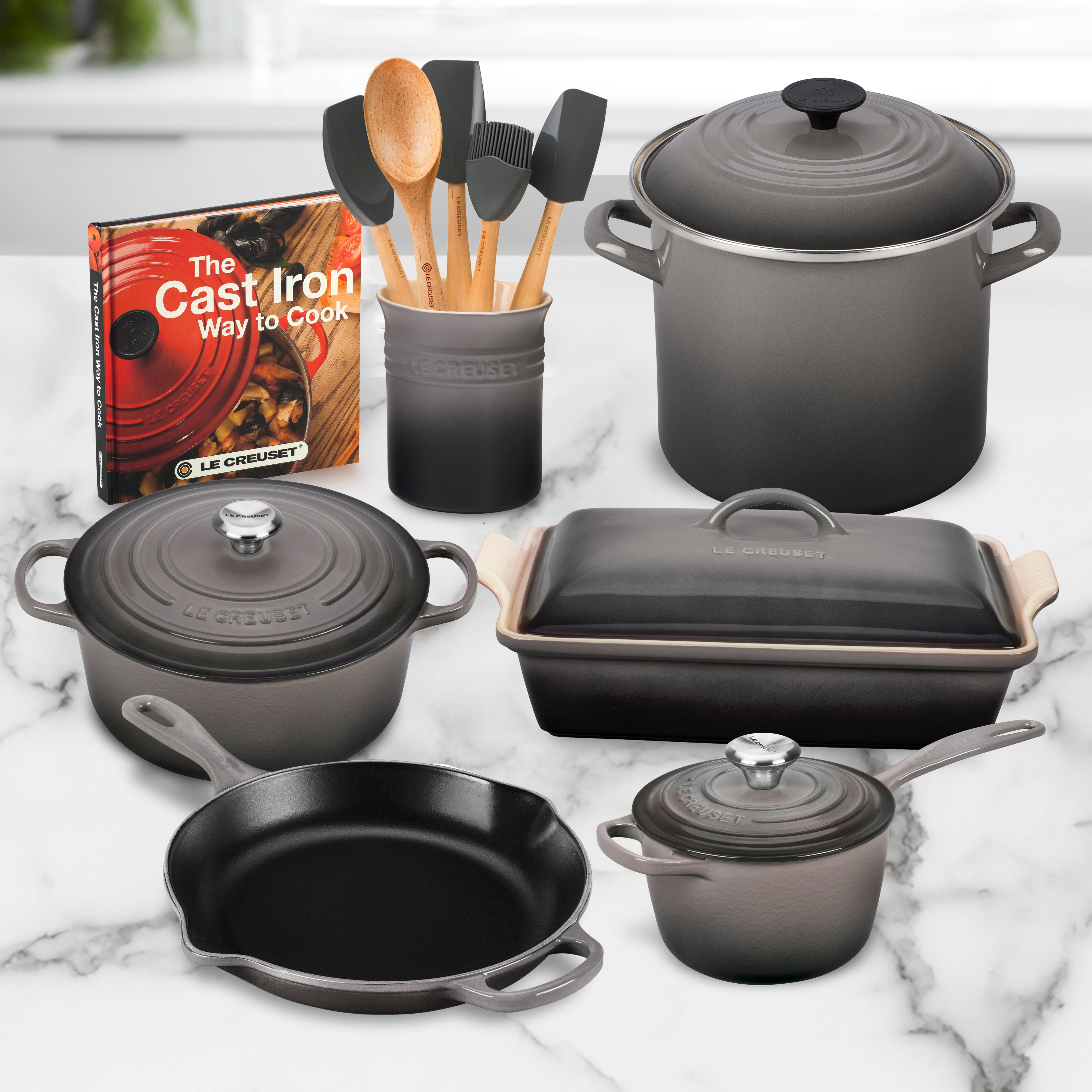 Le Creuset Signature Cast Iron 16 Piece Oyster Cookware Set