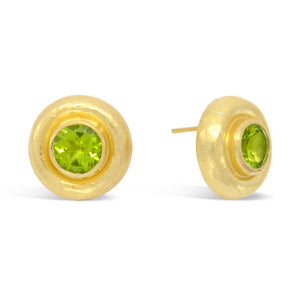 peridot hammered earstuds in gold plated silver