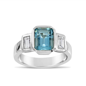 96000138 Aquamarine and diamond shoulder ring