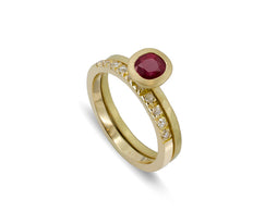 alliance avec micro diamants sertis en or jaune 18 carats