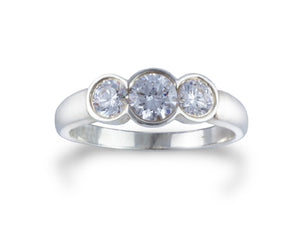 Trilogy ring in platinum and 1ct of diamond with scalloped setting