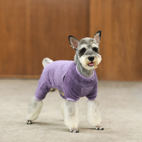 Fuzzy-Samt-Pyjama für Hunde mit Füßen