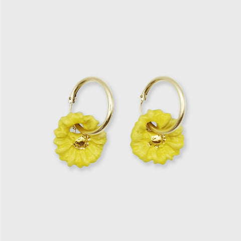 Boucles d'oreilles or goldfilled fleur jaune or pendante pour femme