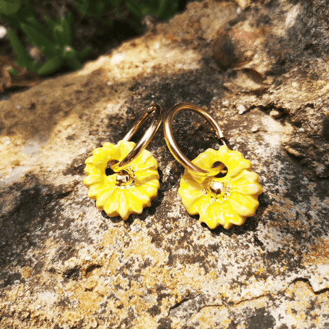 Boucles d'oreilles marguerites jaune fleur pour femme or pendante gold filled pour femme cadeau