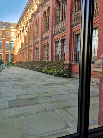 Cours interieur du musee Victoria et Albert a Londres