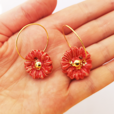 Boucles d'oreilles fleur rouge or marguerite corail pendante pour femme anniversaire
