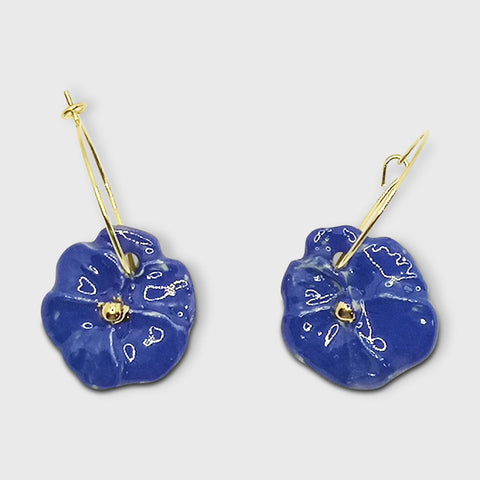 Boucles d'oreilles  bleu Klein fleur Pensée