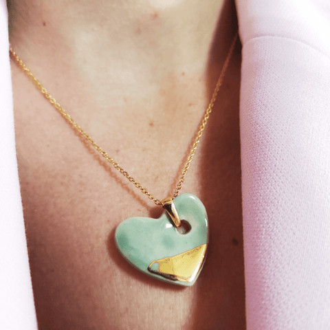 Collier coeur vert celadon et or pour femme chic elegant