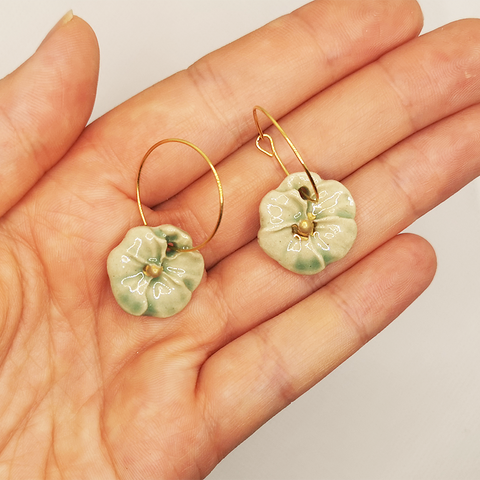 Boucles d'oreilles vert fleur pensee forget me not creole pendante pour femme made in France