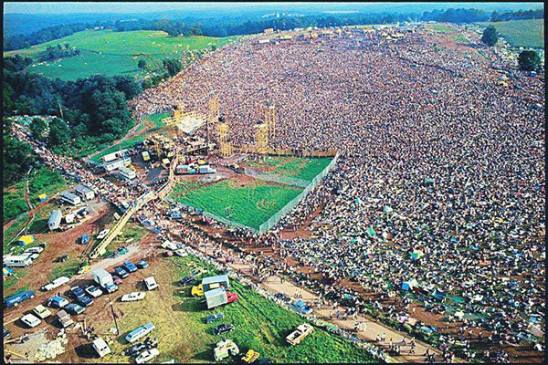 400,000 people gathered at a farm in Woodstock New York