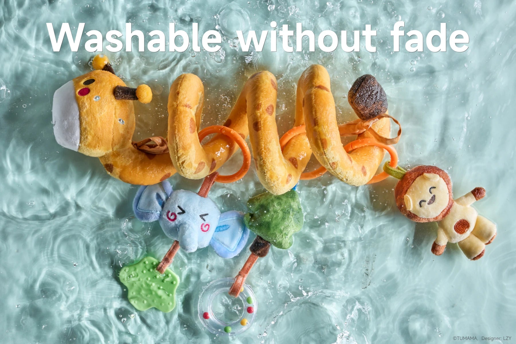 A spiral baby toy featuring a giraffe, elephant teether, tree bead, and lion BB device submerged in water, showcasing its washable design and fade-resistant materials. Perfect for keeping your baby’s toy clean and fresh.