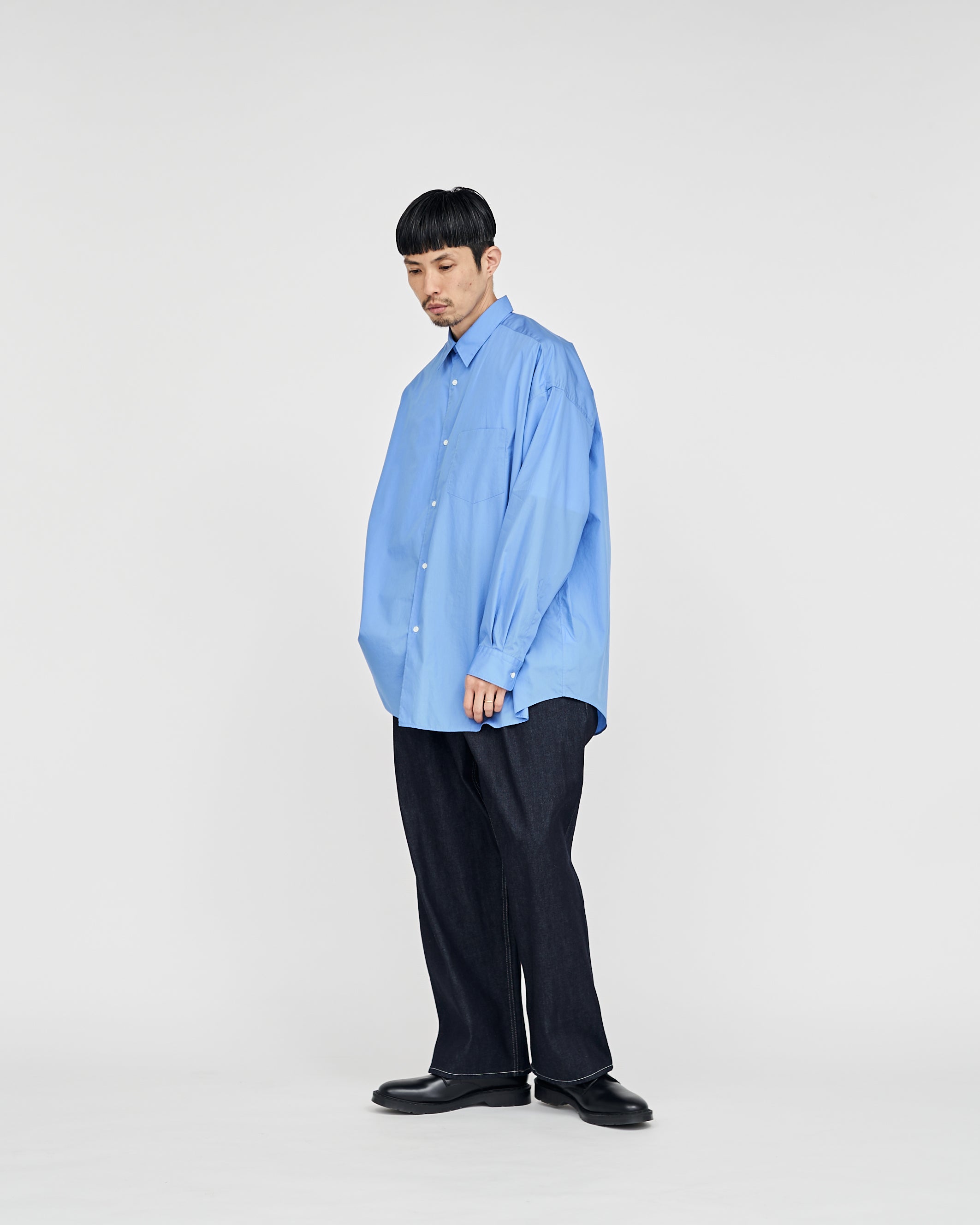 あと色は何になりますかgraphpaper Broad Oversized Shirt