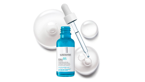 A girl uses La Roche-Posay Hyalu B5 Serum Anti-Wrinkle Concentrate Repairing Replumping 