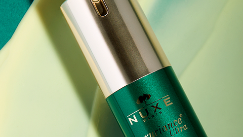 A girl uses the eye cream Nuxe Nuxuriance Ultra Eye And Lip Contour Anti-Aging Cream 