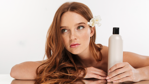 Girl uses the best hair conditioner for a perfect haircare routine 
