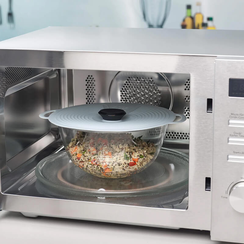 Sustainable Silicone Lid in use in the microwave