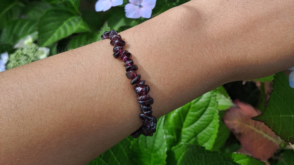 image of a garnet chip bracelet. This healing crystal is available at dumi's crystals
