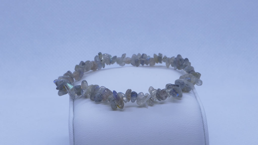 image of an handmade stretch labradorite chip bracelet. this bracelet is available at dumi's crystals