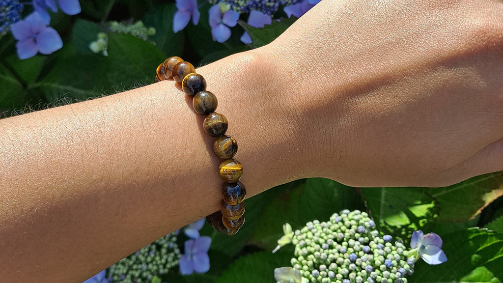 image of a stretch tiger's eye 8mm bead bracelet. this bracelet is available at dumi's crystals